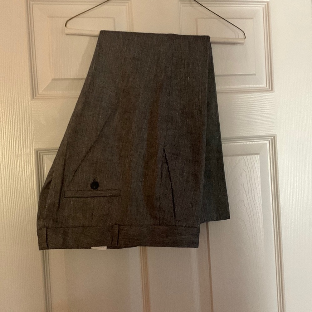 Black and white Banana Republic cropped pants